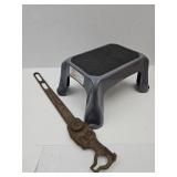Rubbermade Step Stool & Fence Stretcher