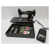 VTG Singer Feather Weight Sewing Machine CAT. 3-12