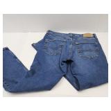 Levi Slim Jeans SZ 32 x 32  Like New