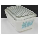#052 Pyrex Refrigerator Dish with  Chip on Lid