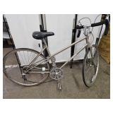 Ladies 12 Spd 27" Schwinn Bike Chain needs adj.