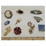 Beautiful Costume Brooches: Mouse, Square +