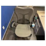 Herman Miller MR123AAMAJG1BBG1BK3Q11 Chair