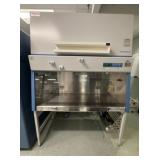 Thermo Scientific 1371 5 ft Biosafety Cabinet