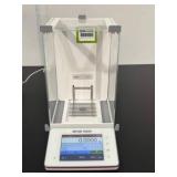 Mettler Toledo XSR64 Analytical Balance