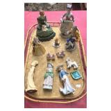 FIGURINES