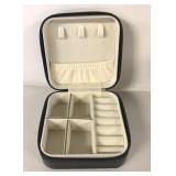 ZIPPERED TRAVEL JEWELRY BOX