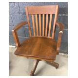 VINTAGE WOODEN SWIVEL OFFICE CHAIR ON CASTERS