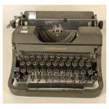 VINTAGE UNDERWOOD CHAMPION TYPEWRITER