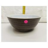 Vintage 4 Quart Pyrex Bowl (has wear)