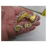 Vintage Brooch Pin Signed JJ & Clip Earrings