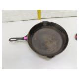 #8 Wapak #101 B Cast Iron Skillet