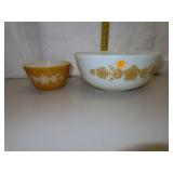 2 Vintage Pyrex Bowls (Large = 4L & Other = 1&1/2