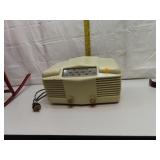 Vintage Majestic Bakelite AM Tube Radio (Working)