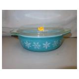 Vintage 1&1/2 Quart Pyrex Casserole Blue Snowflake