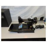 NICE Vintage Singer Feather Weight #221 Sewing