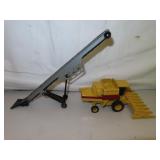 Ertl DieCast 1/64 Scale New Holland Combine &