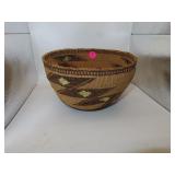 Vintage Native American Woven Basket = 7&1/2" x