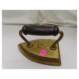 Antique Cast Iron #7 Sad Iron = 6&1/4" x 5" x 4"