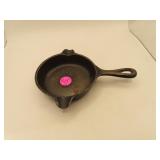Vintage Wagnerware Ashtray Skillet = 6&1/4' x