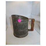 Antique Savory 500 Sifter = 6&1/4' x 5&1/4'