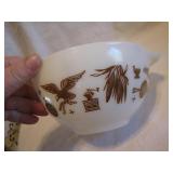 Vintage Pyrex 1&1/2 Pt Bowl