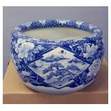 AN ANTIQUE JAPANESE BLUE AND WHITE PORCELAIN HIBAC