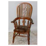 A NICE 19TH CENTURY ELM WOOD WINDSOR ARM CHAIR