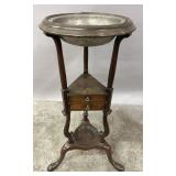 AN 18TH CENTURY ENGLISH MAHOGANY WIG AND SHAVING S