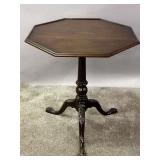 AN EARLY 20TH C. TILT-TOP TABLE SIGNED W. J. SLOAN