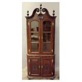 A 19TH C. CHIPPENDALE STYLE MAHOGANY CORNER CABINE