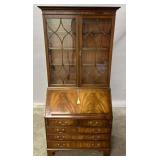 A HIGH QUALITY 20TH CENTURY SECRETARY BOOKCASE