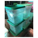 6 Plastic Storage Containers with Covers