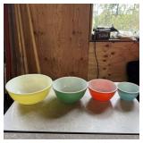 4-piece Pyrex Bowl Set