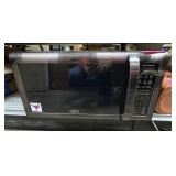 Oster 1100-watt Microwave In Working Condition.