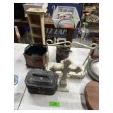 Dï¿½cor Assortment; Mixed decorative items.