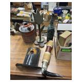 Decorations Lot; Assortment of dï¿½cor items.