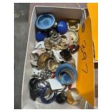 Assorted Costume Jewelry; Mixed pieces.