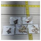 Lot of 5 mint brooches