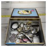 Cigar box with assorted men