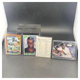 Lot of Frank Thomas baseball cards including some