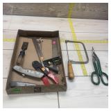Lot of mixed tools; includes precise saw, chisel,