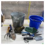 Garden decor lot. Lot of assorted gardening items,