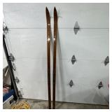 Pair Of Bonna Model 2000 Snow Skis, 75-inch.