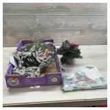 Flat Of Christmas Dï¿½cor - Mini-tree, Wreath, Table