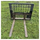 Heavy-duty Bobcat Pallet Forks