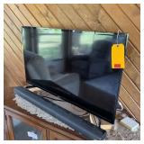 Samsung 40' Tv & Polk Soundbar With Remotes