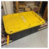 Commander Xxl 27-gallon Tote W/ Easter Decorations