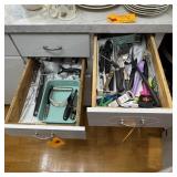 2 Drawers of Kitchen Utensils & Knives ï¿½ All to Go
