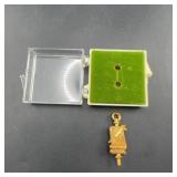Quill & Scroll Gold Tone Feature Writer Pin